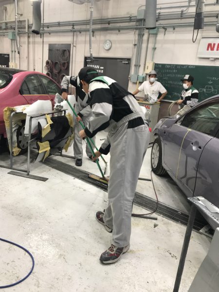 ボディリペア科 授業は整理整頓で終わる 専門学校 日産京都自動車大学校