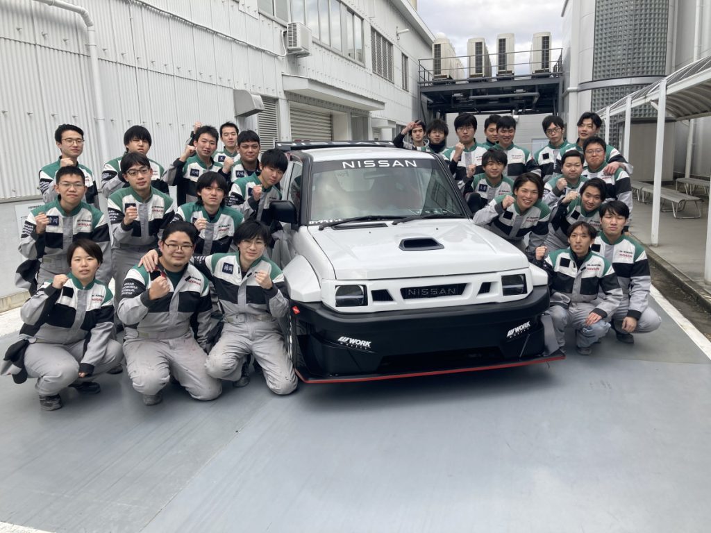 京都校学生が制作したカスタマイズカーを 大阪オートメッセに出展