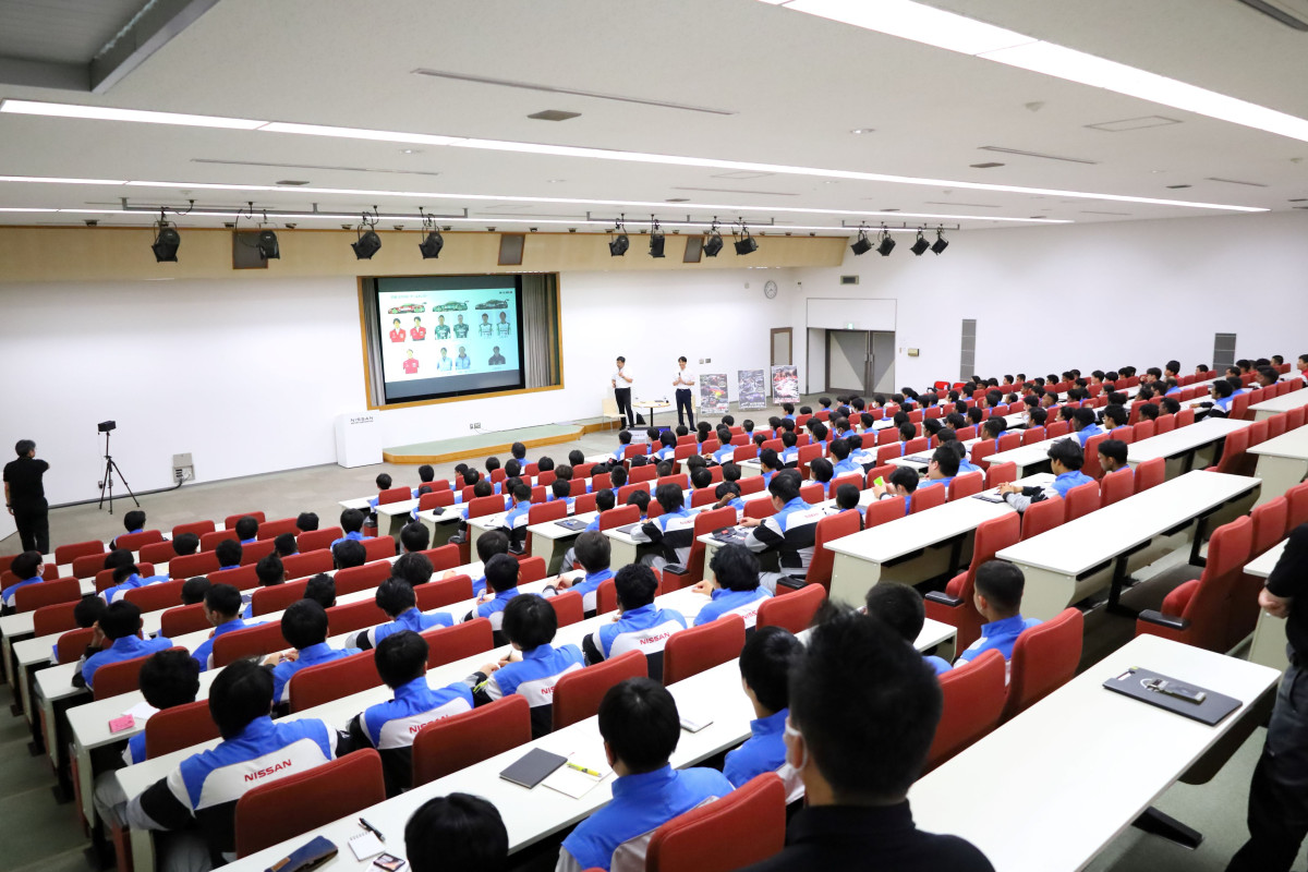日産横浜自動車大学校にてスペシャルトークショーを開催しました!